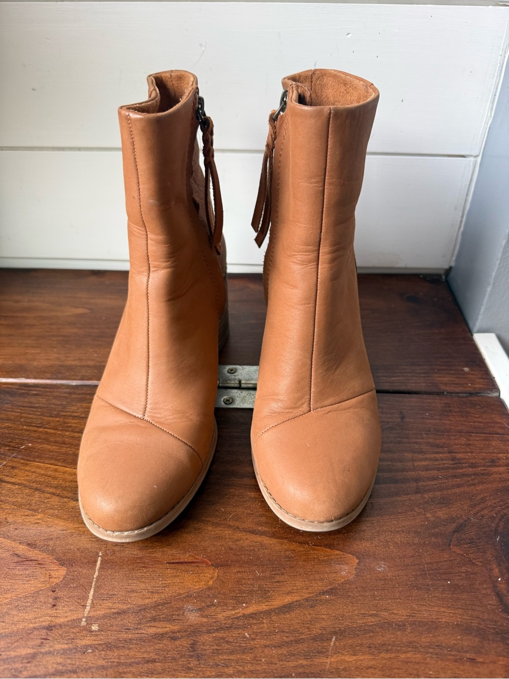 Women’s Tom’s Camel Tan Leather Ankle Boots - Classic Zip Detail 7.5